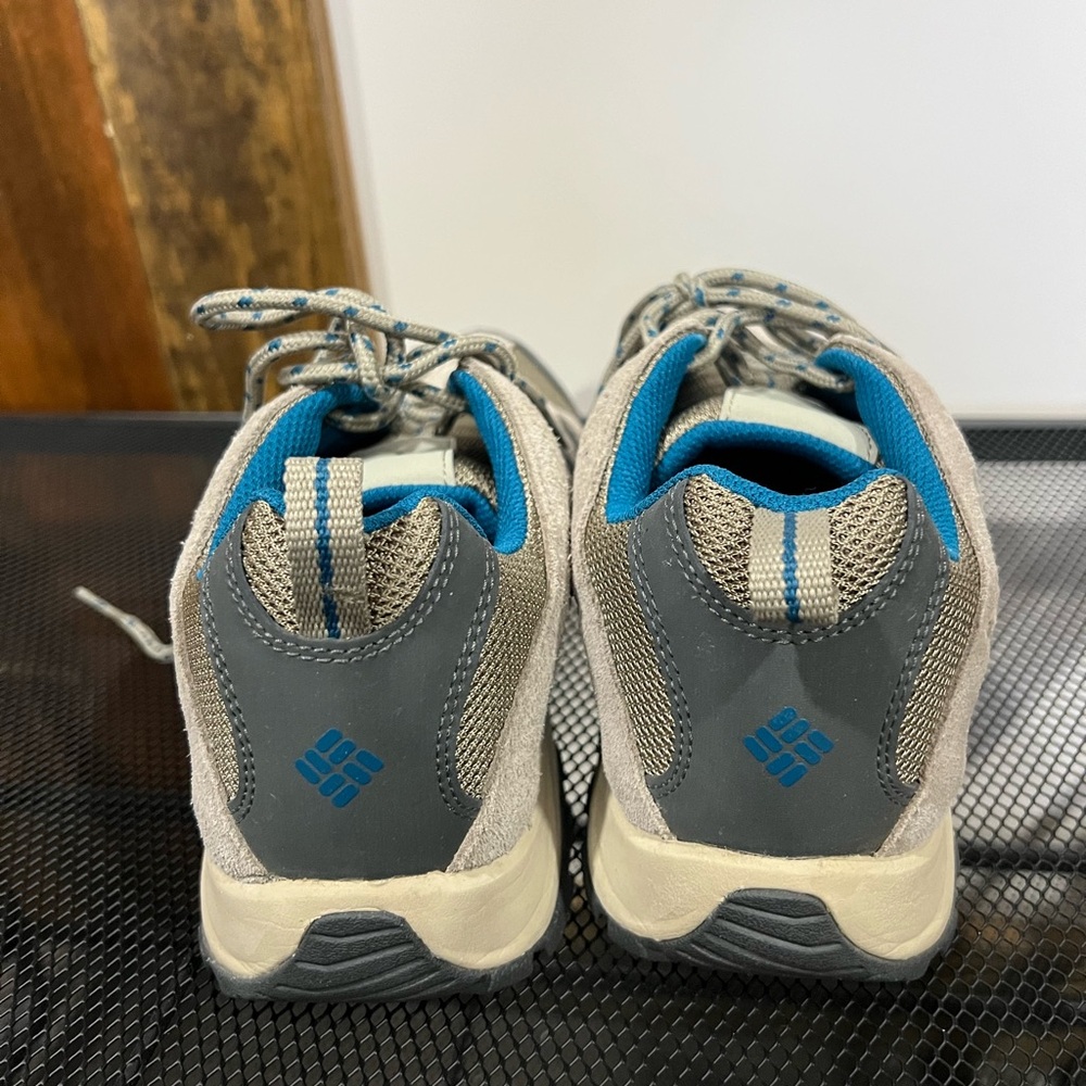 Women’s Columbia Hiking Sneakers - Picture 4 of 8
